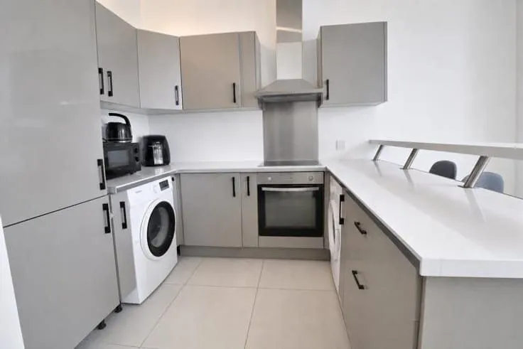 Köök - Apartment with City Views in Charleroi