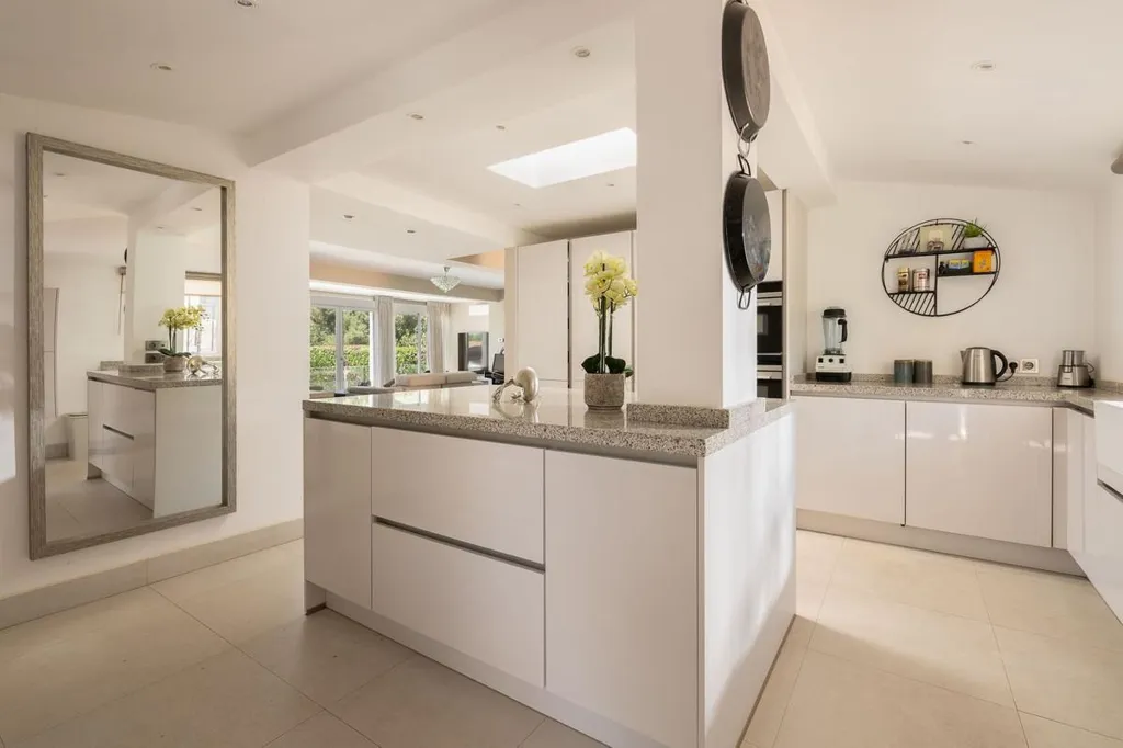 Cuisine - Detached Villa with Private Pool in Río Real, Marbella