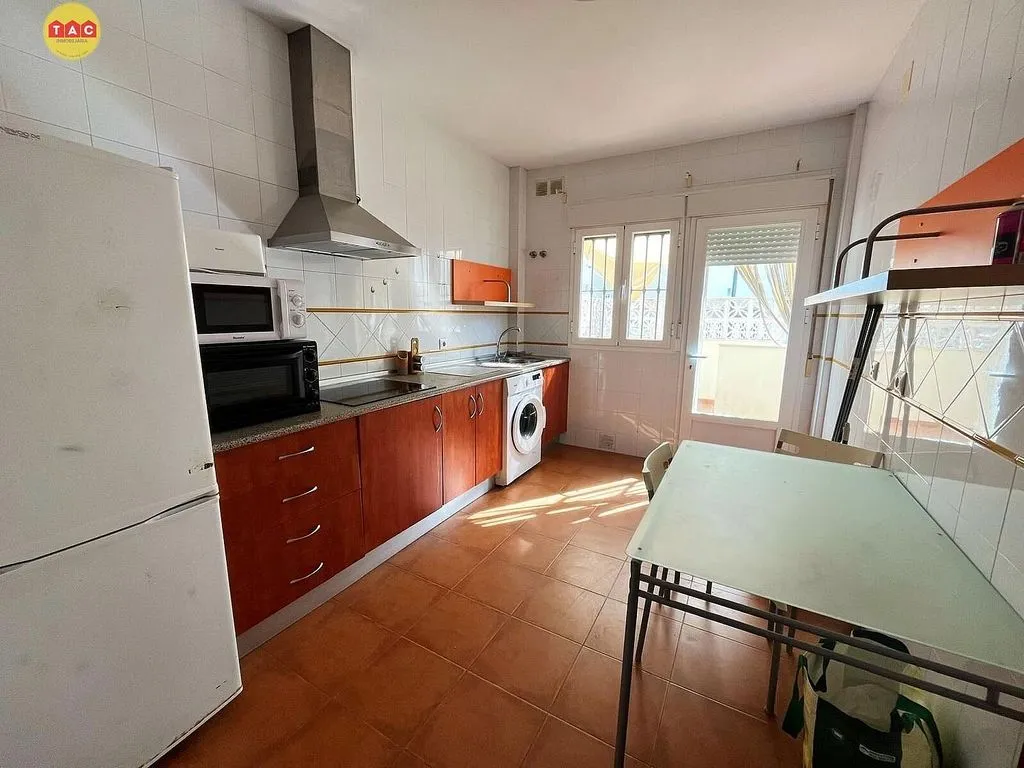 Cuisine - Semi-Amuebled Adosado with Patio in Lepe