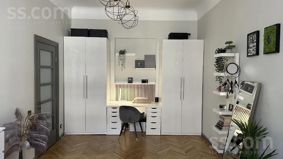 Kabinet - Spacious Apartment with Balcony in Riga Centre