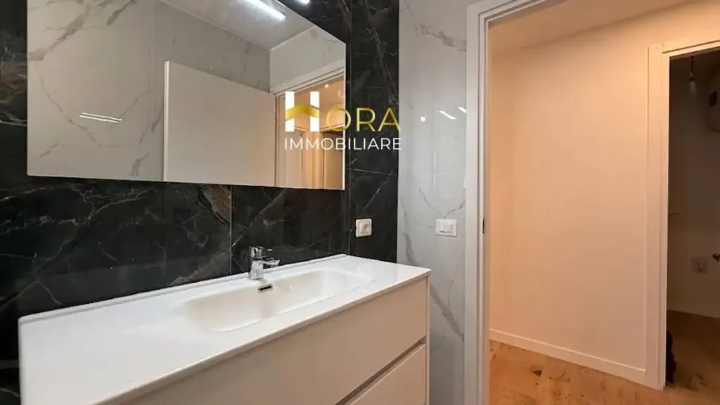 Vannitoad - Rearranged Apartment with River View in Florence