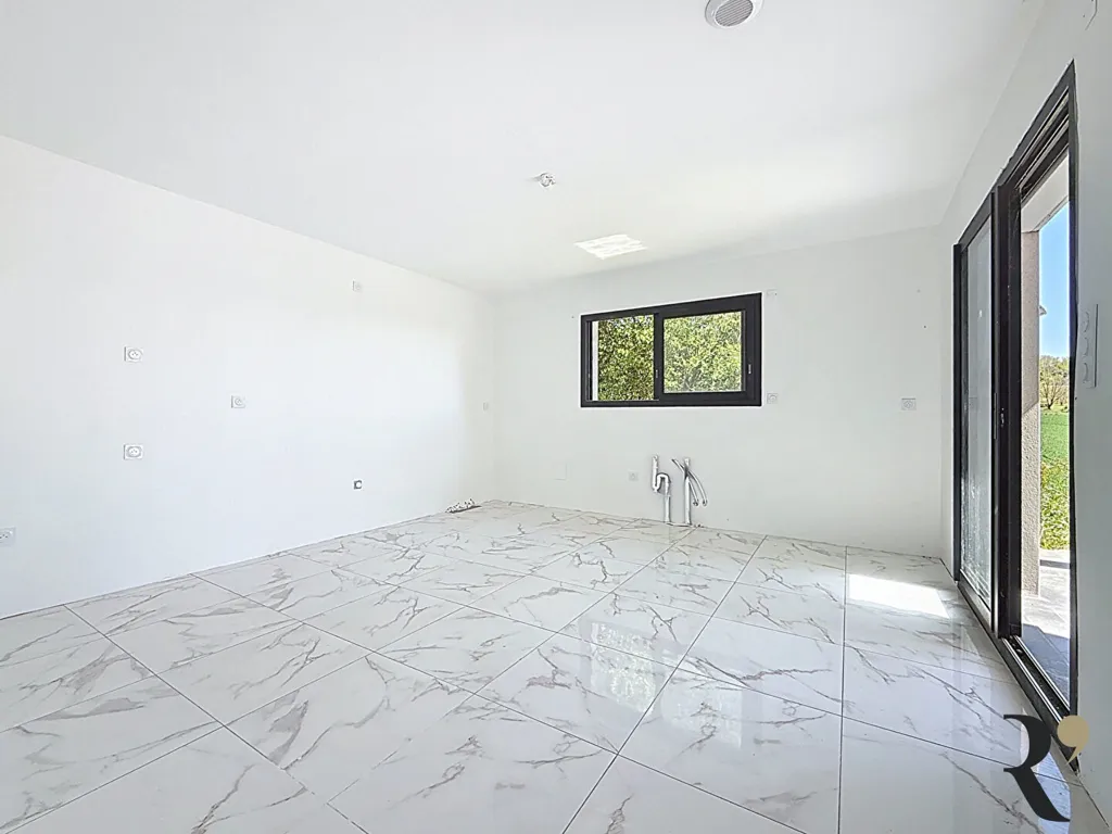 Pièces - Maison Contemporaine avec Piscine à Verfeil