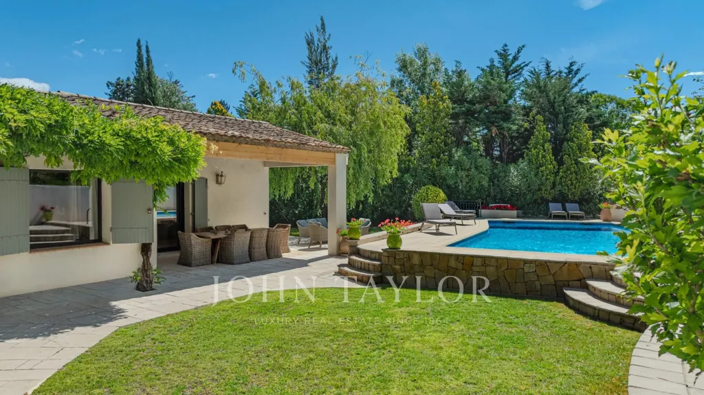Piscine - Villa Provençale avec Piscine à Châteauneuf-Grasse