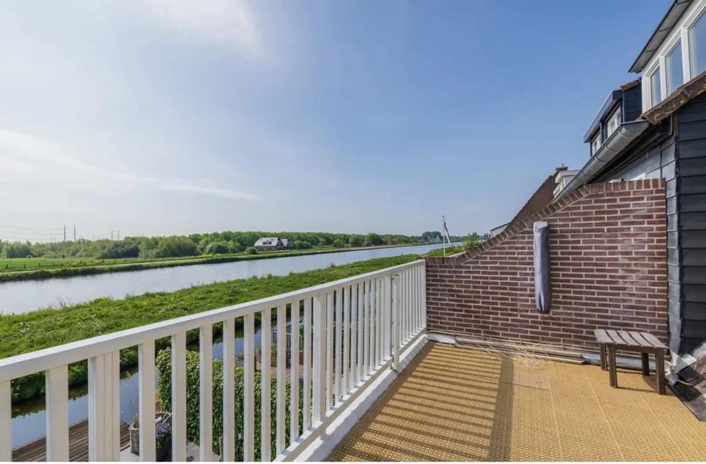Rõdu - Family House with Waterfront in Hillegom