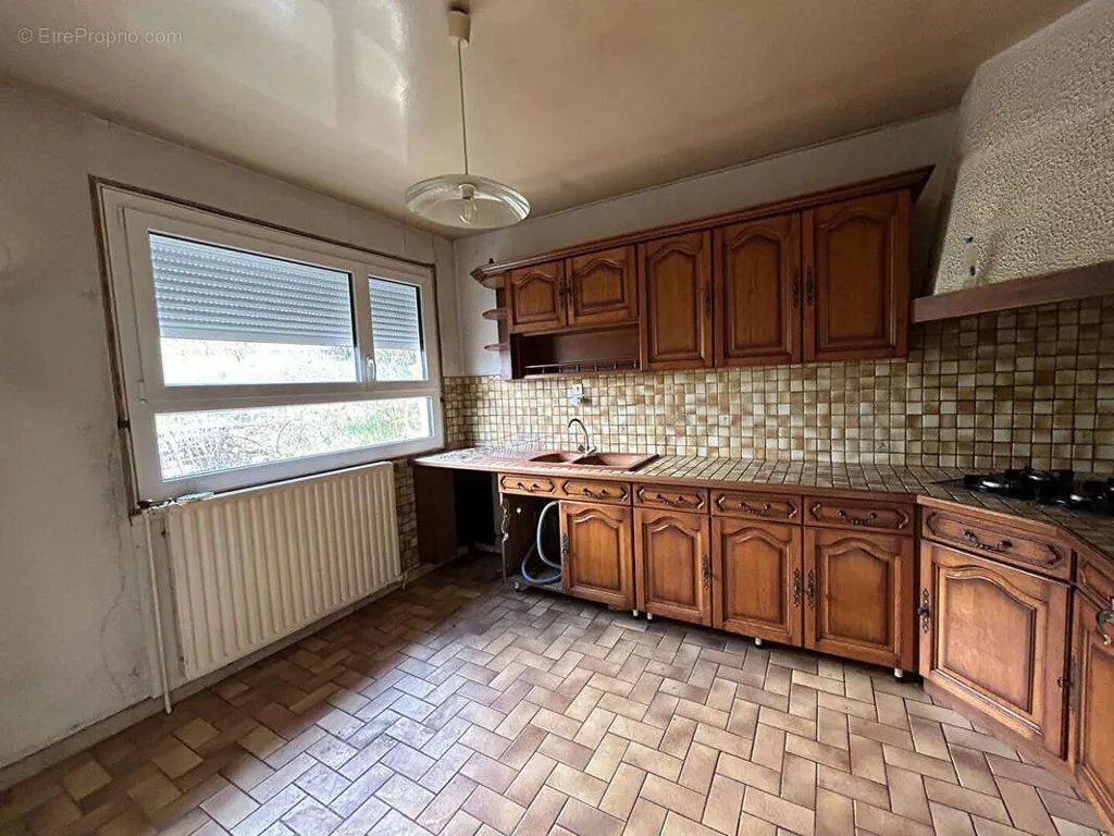 Cuisine - Maison avec Vue Dégagée sur les Hauteurs de Darney
