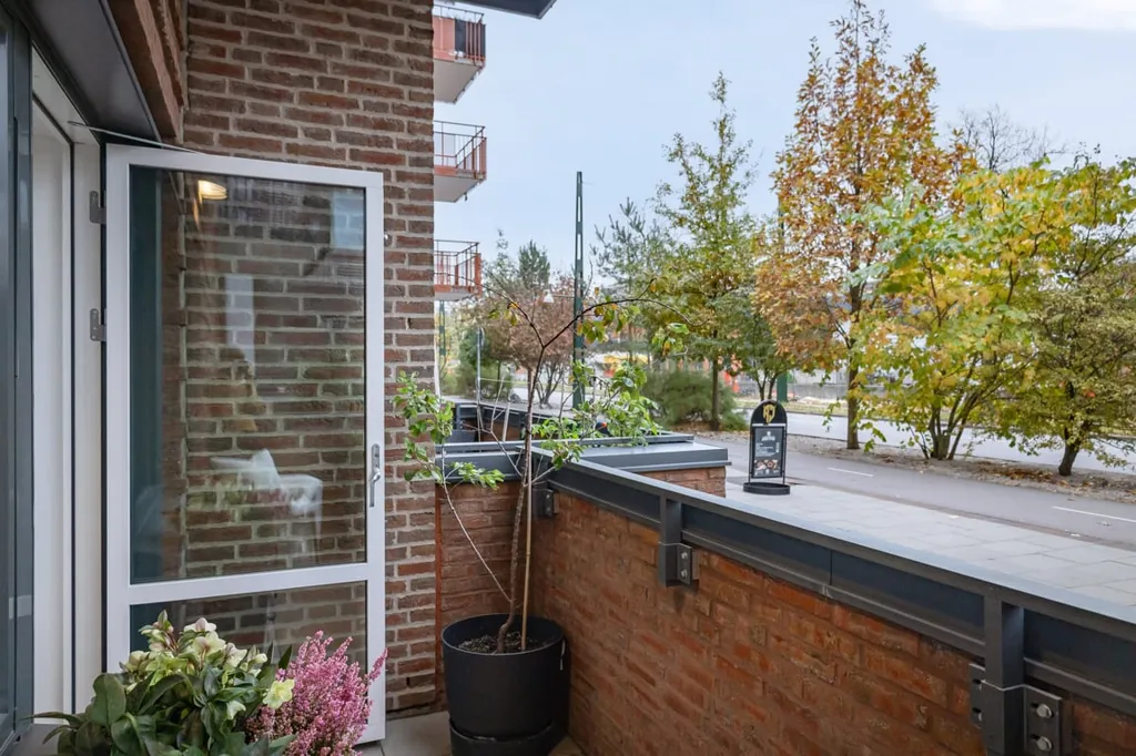 Balcon - Modern Two-Bedroom with Garden in Central Malmö