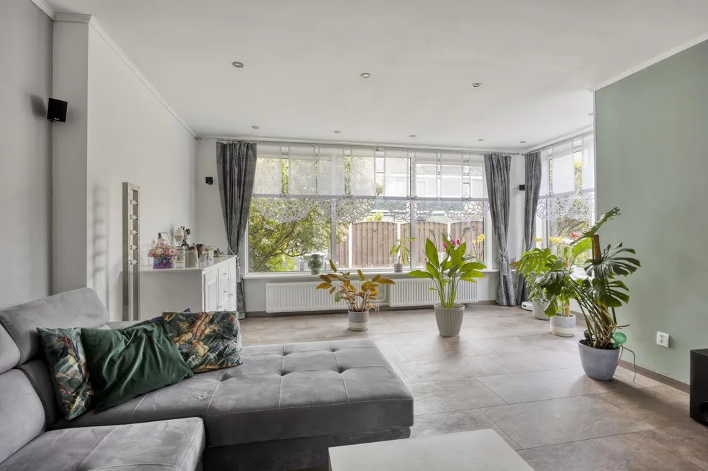 Séjour - Family Home with Garden in Maassluis