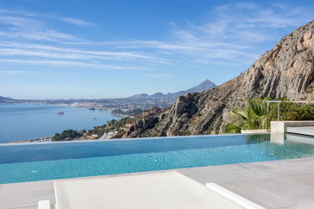 Bassein - Modern Villa with Sea Views in Mascarat, Altea
