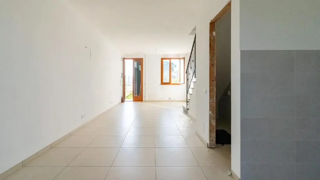 Entrée - Rearranged Apartment with Garden in Petrazzi