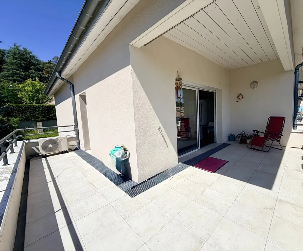 Terrazza - 3-Bed Apartment with Terrace in Saint-Péray