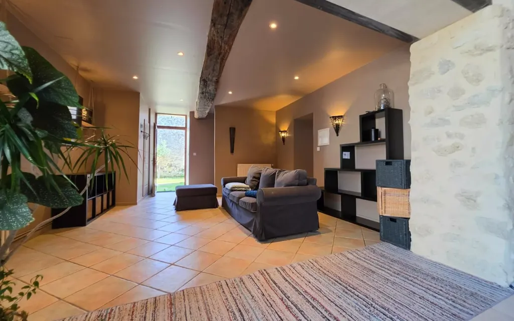 Séjour - Maison en Pierre Rénovée avec Piscine à Blasimon