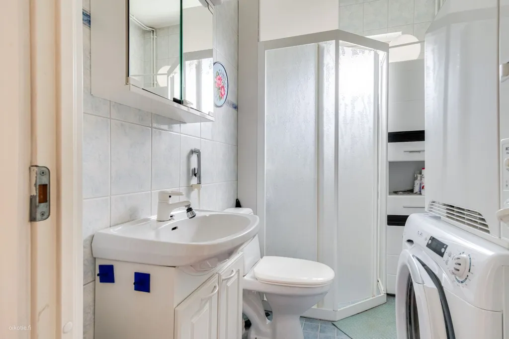 Bathrooms - City Centre Apartment with Balcony in Helsinki