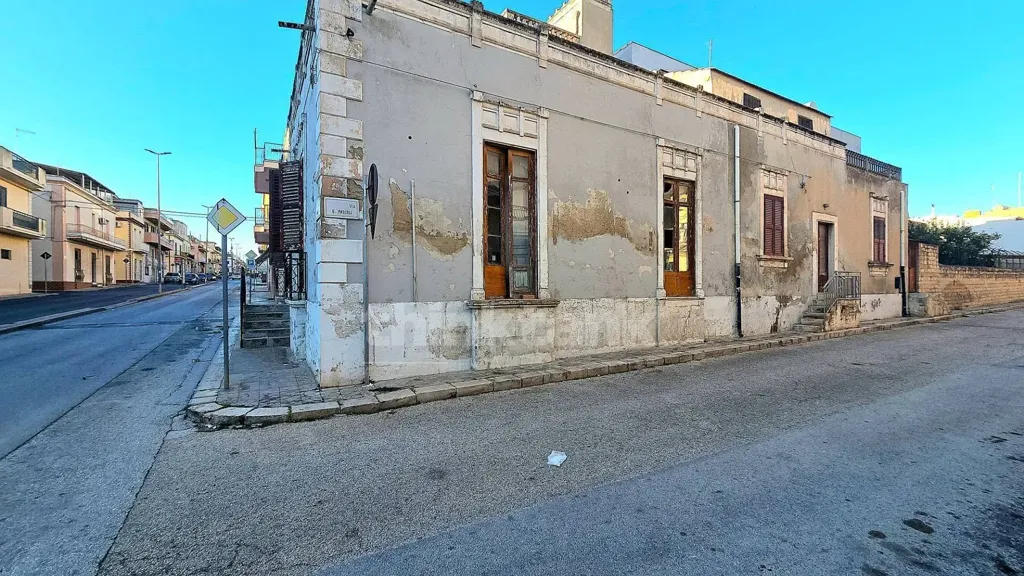 Exterior - Historic Villa with Dual Entrances in Rosolini