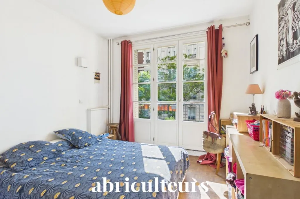 Bright 3-Bed Flat with Balcony in Paris 12