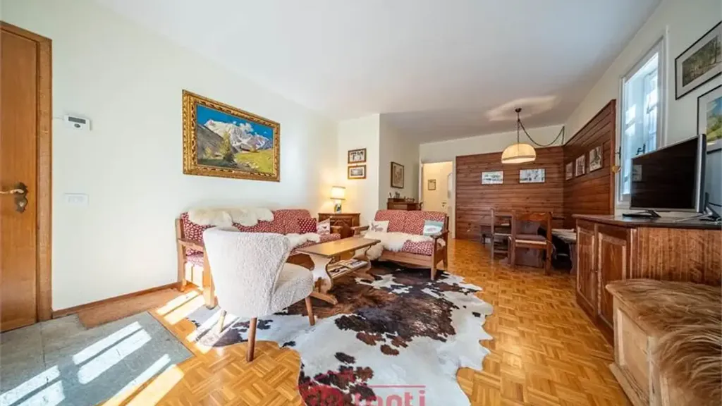 Living Room - Apartment with Mountain View in Madesimo