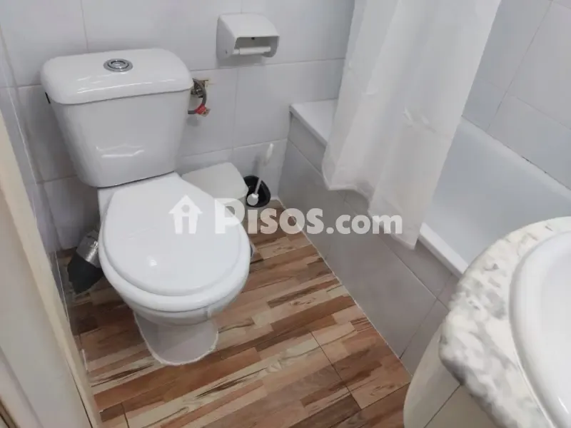 Salles de bain - Bright Apartment with Garden Access in La Chana, Granada
