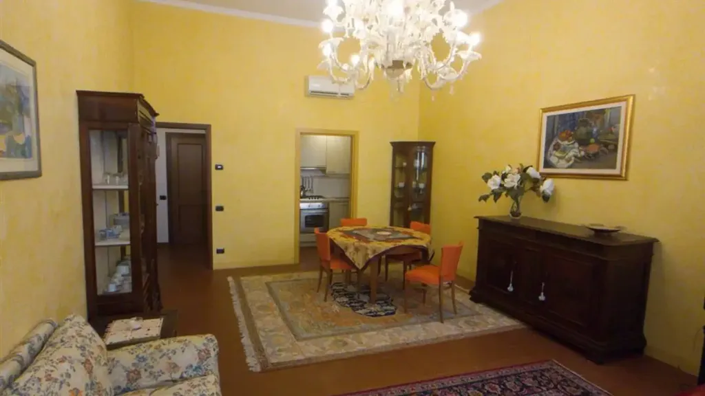Restored 2-Bedroom in Florence