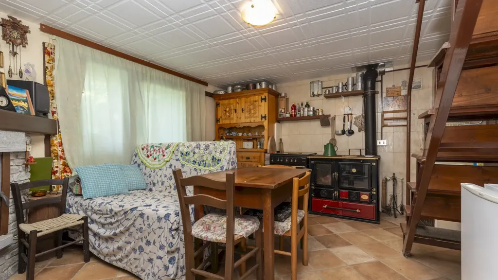 Salle à manger - Rustic Cottage with Woodland View in Roccabruna