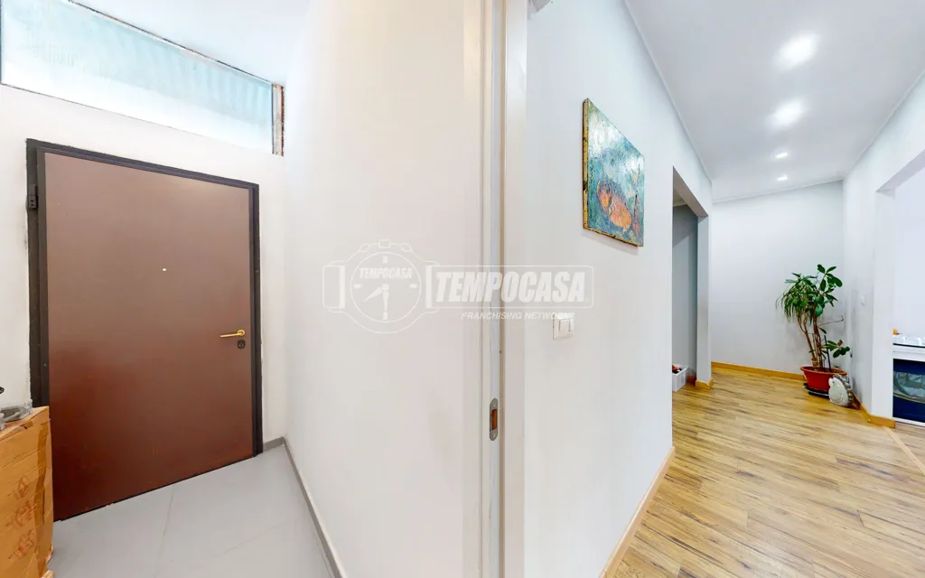 Esik - Independent Apartment with Terrazzo in Cambiano