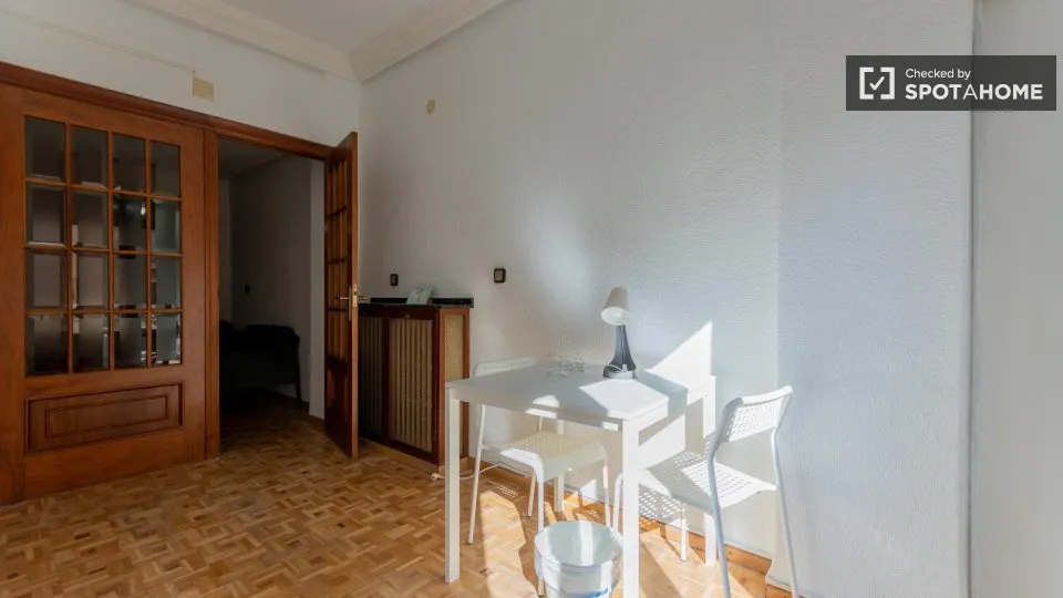 Söögituba - Shared Room with Amenities in La Roqueta, Valencia