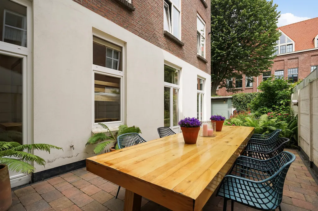 Terrasse - Ground Floor Flat with Deep Garden in 's-Gravenhage