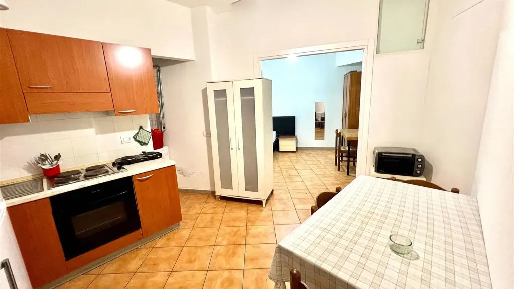 Cuisine - Trilocale with Large Windows in Florence