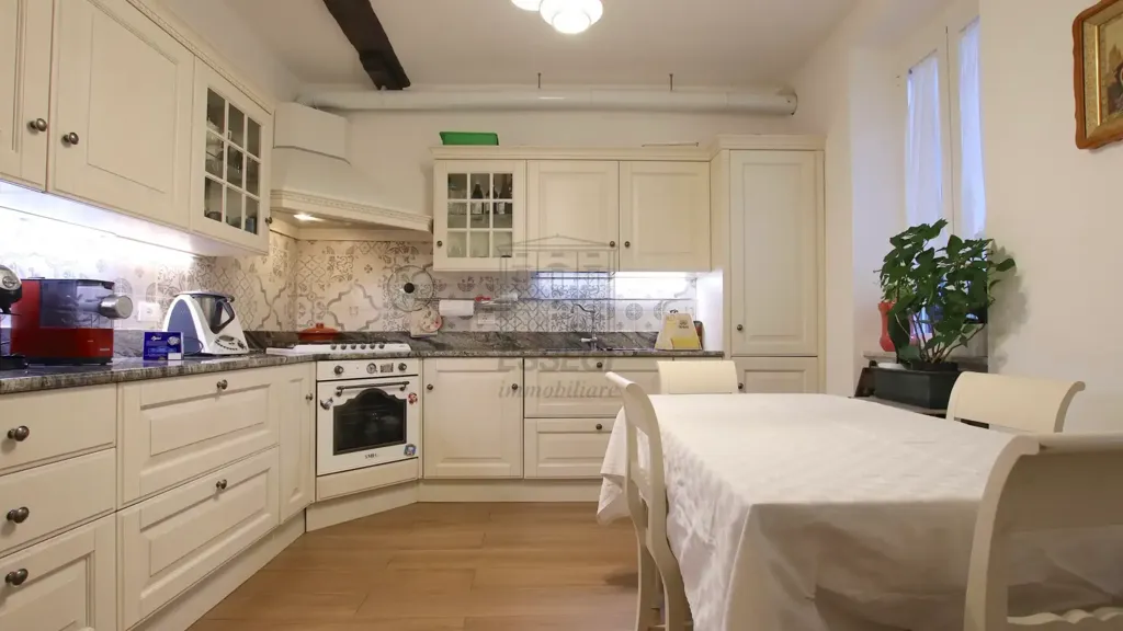 Cucina - Rustic-Style Apartment in Historic Centre, Lucca