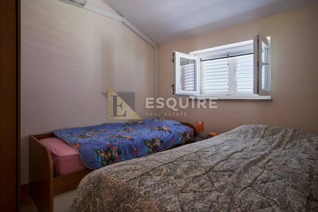 Magamistoad - Seafront Apartment with Terrace in Turanj