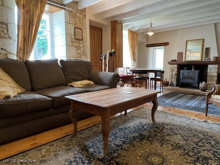 Elutuba - Spacious House with Large Garden in Cellefrouin
