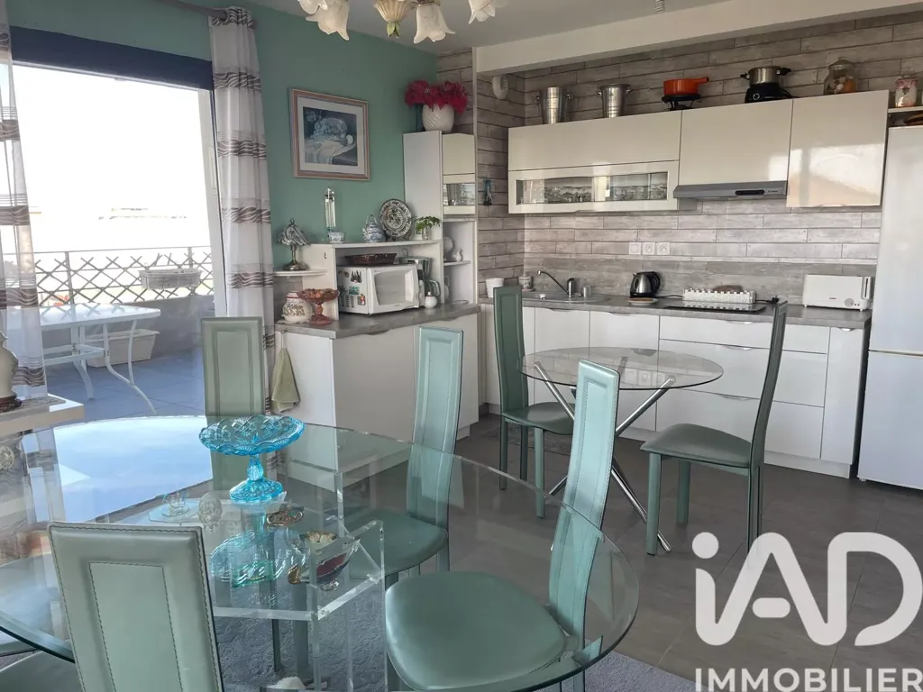 Kitchen - Modern Apartment with Terraces in Sète
