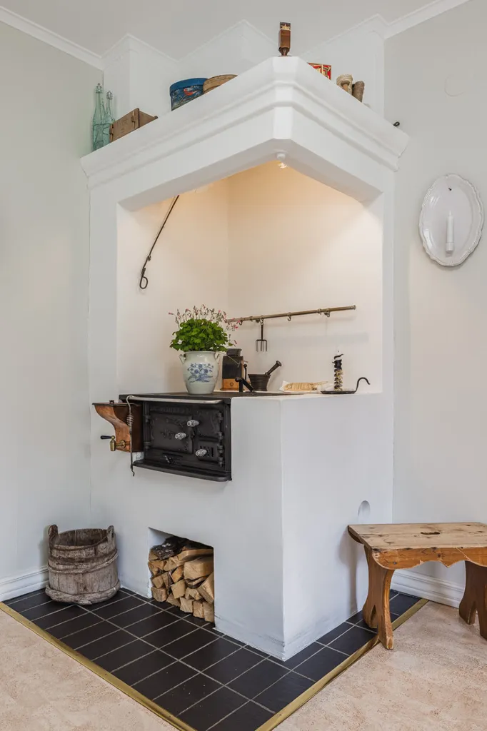 Cuisine - Historic Villa with Forest View in Västloning