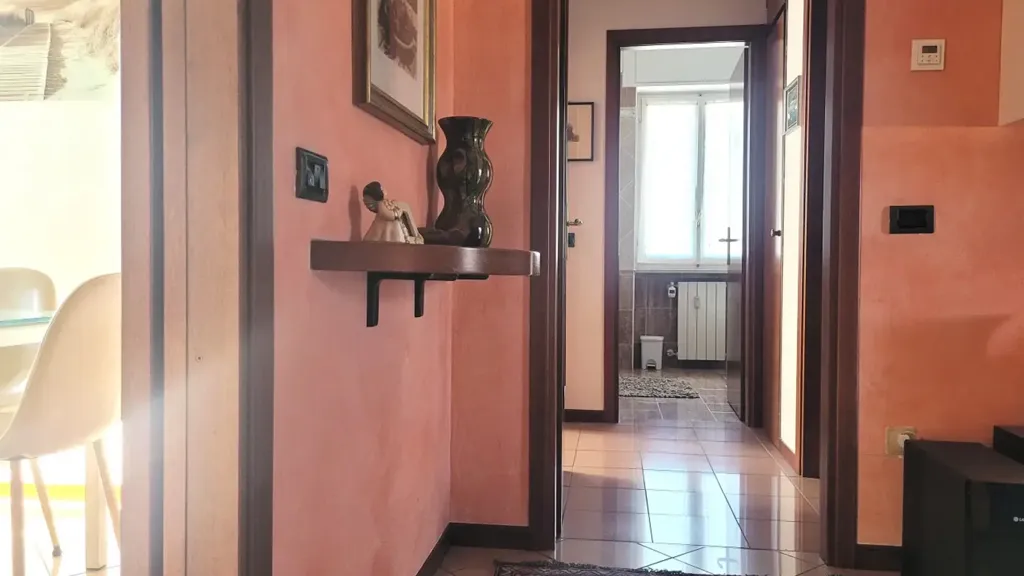 Entrée - Central Trilocale with Balcony in Bovezzo