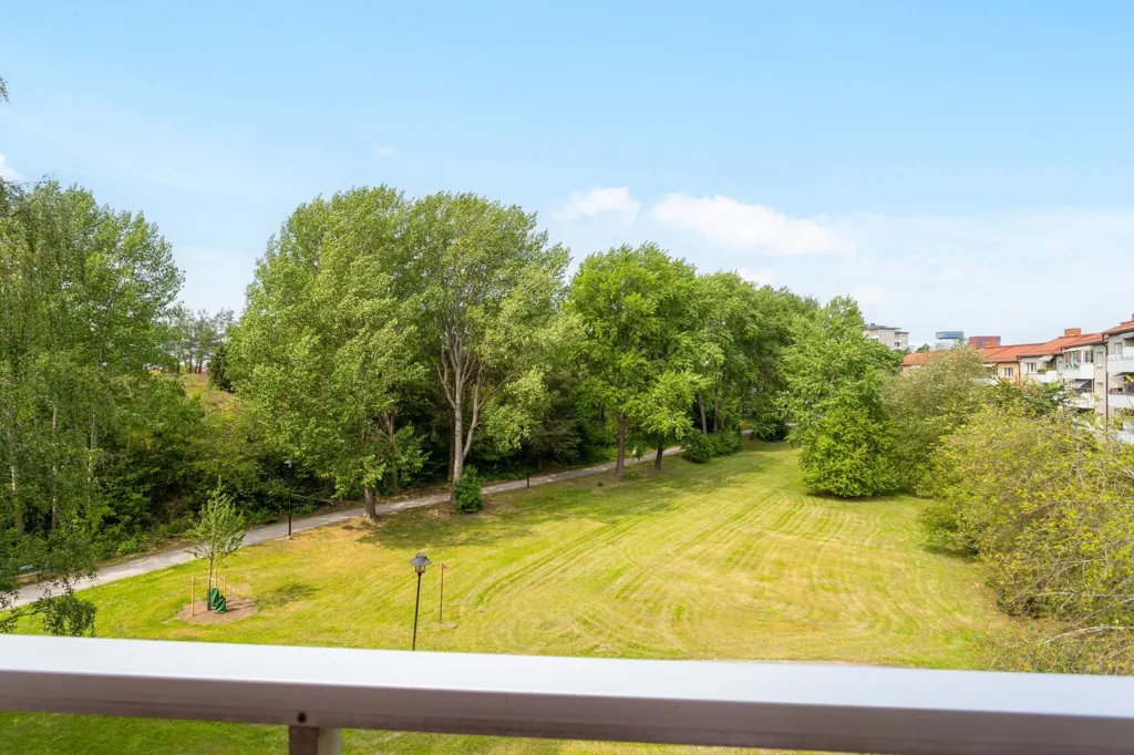 Balcony - 2-Bedroom Apartment with West Balcony in Årsta