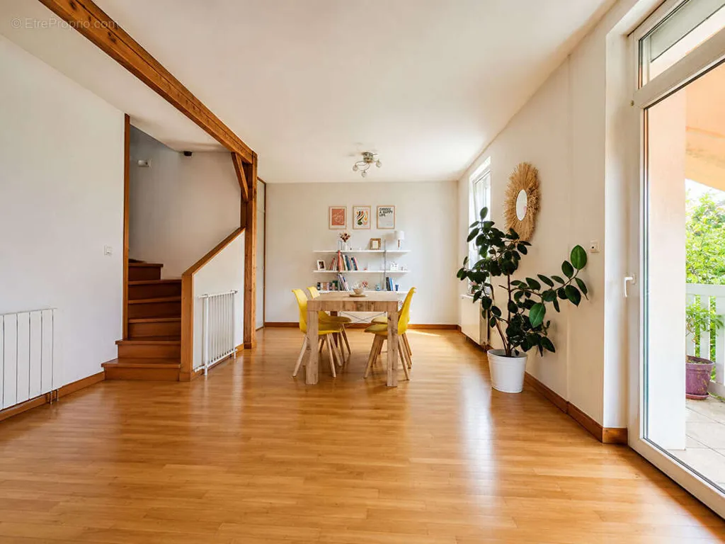 Comedor - 8-Piece House with Pool in Les Martres-de-Veyre