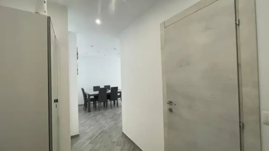 Esik - Rear-Facing Apartment with Balcony in Pegli, Genoa