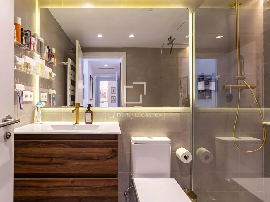 Salles de bain - Modern Apartment with Terrace in Sant Just Desvern