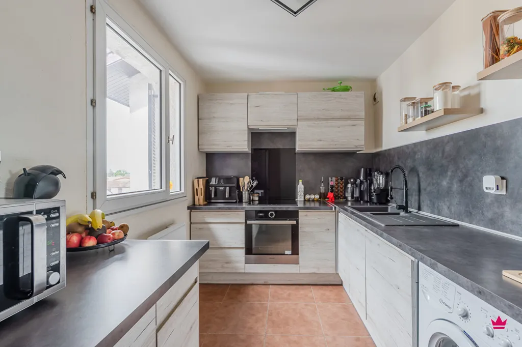 Köök - 2-Bedroom Flat with Terrace in Loyettes