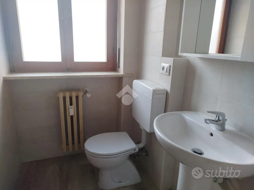 Vannitoad - Commercial Shop with Central Location in Chiomonte