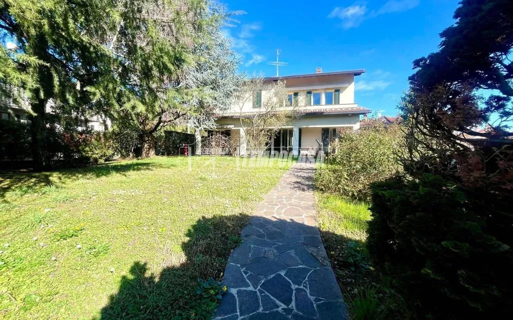 Jardin - Luxury Villa with Private Garden in Mozzo