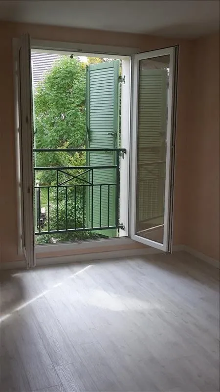 Rooms - Bright Apartment with Balcony in Rueil-Malmaison