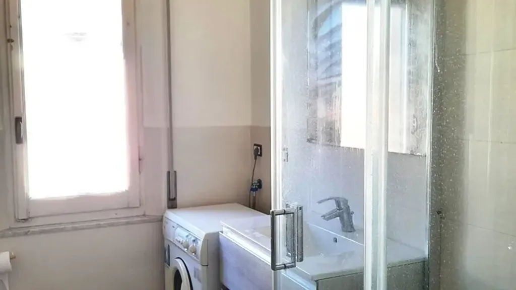 Salles de bain - Trilocale with Balcony in Parma