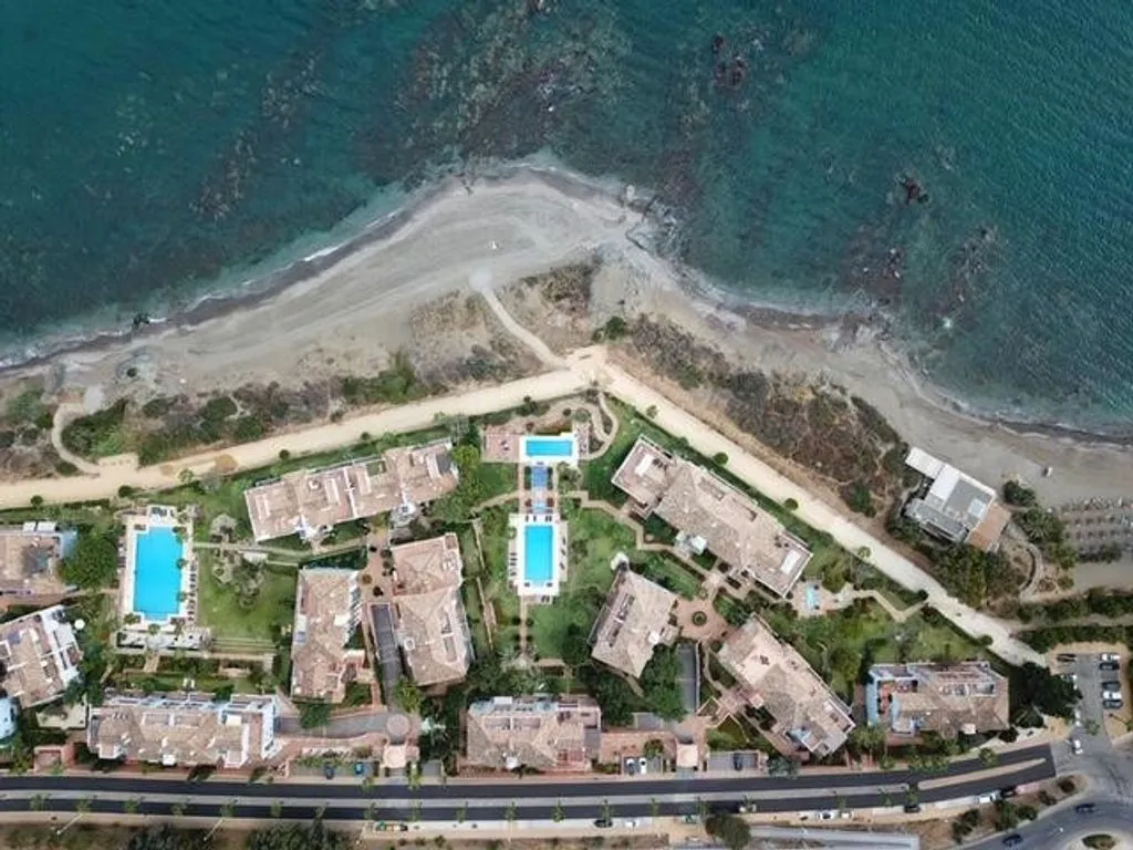 Õhuvaade - Beachfront Flat with Private Garden in Casares