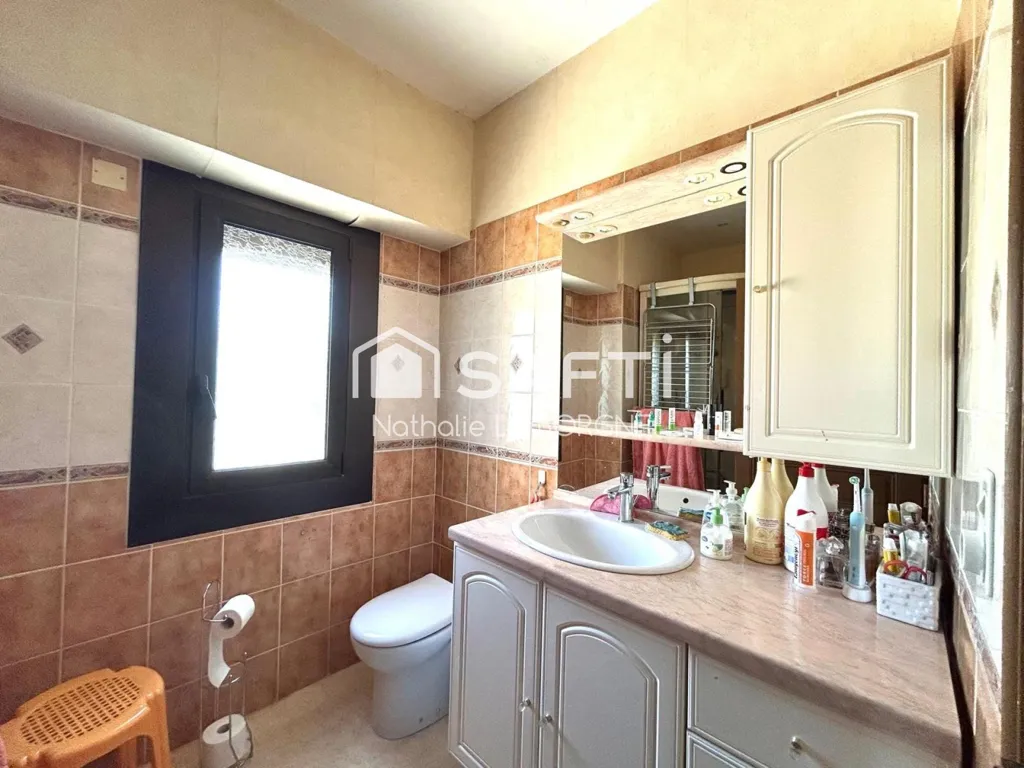 Salles de bain - Ensemble Immobilier avec Terrain Agricole près du Centre