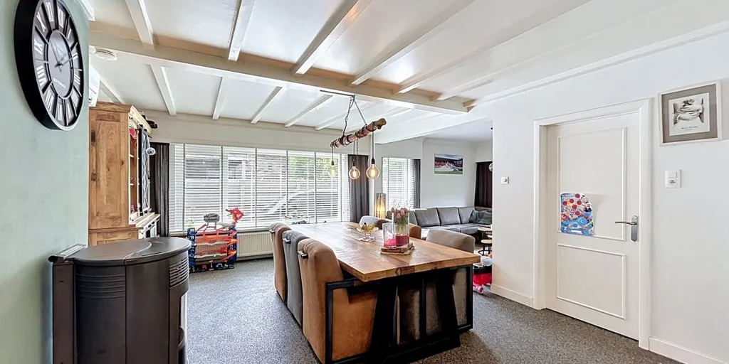 Salle à manger - Maison Familiale avec Piscine Chauffée à Hamont