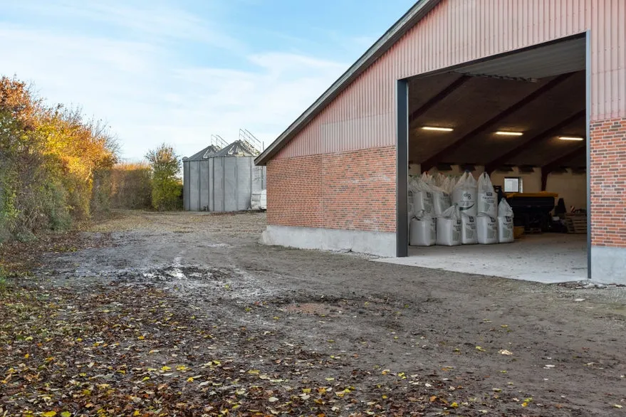 Aed - High-Ceilinged Warehouse near Odder