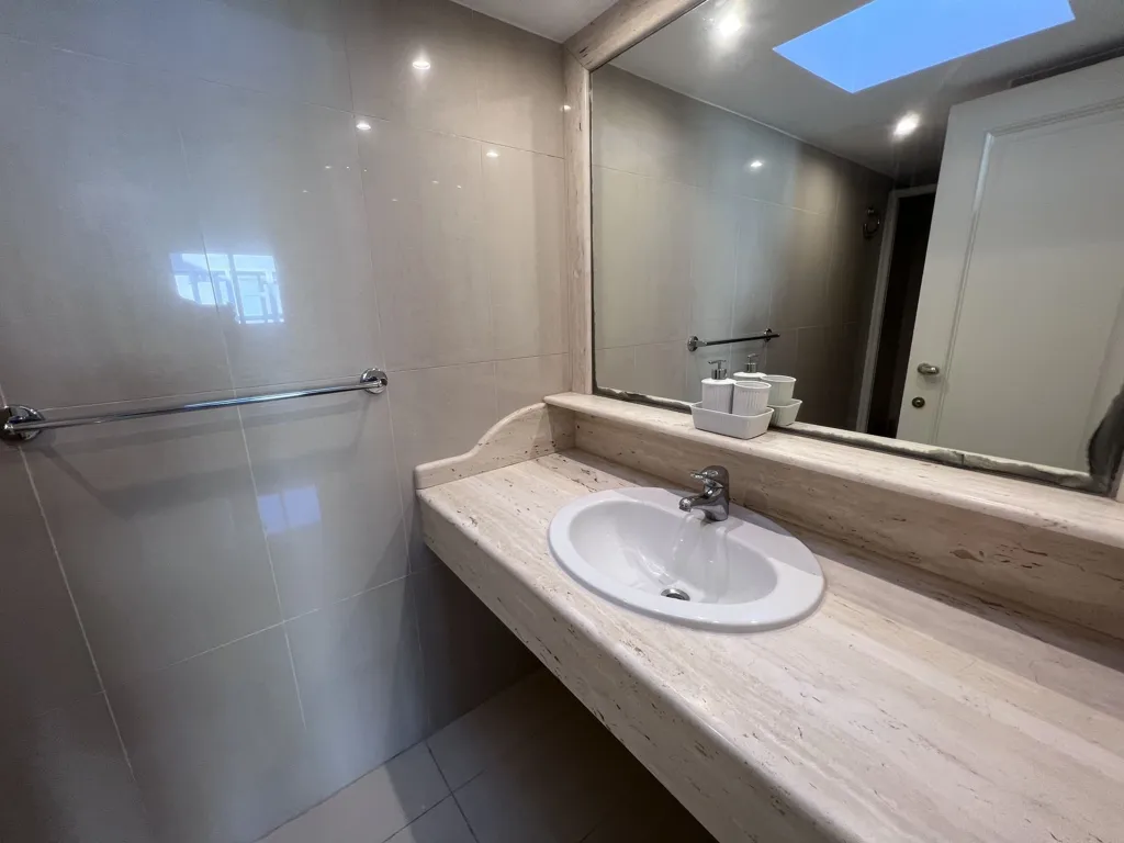 Salles de bain - Penthouse with Private Solarium on Seafront Promenade