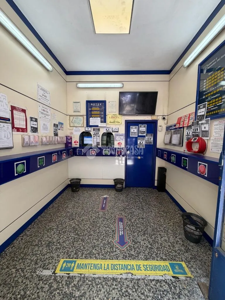Hallway - Commercial Property with Lottery Office in Madrid