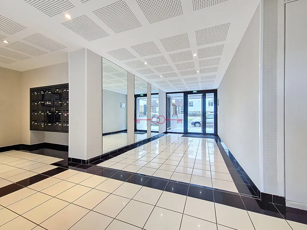 Esik - Studio with South Exposure in Centre Ville