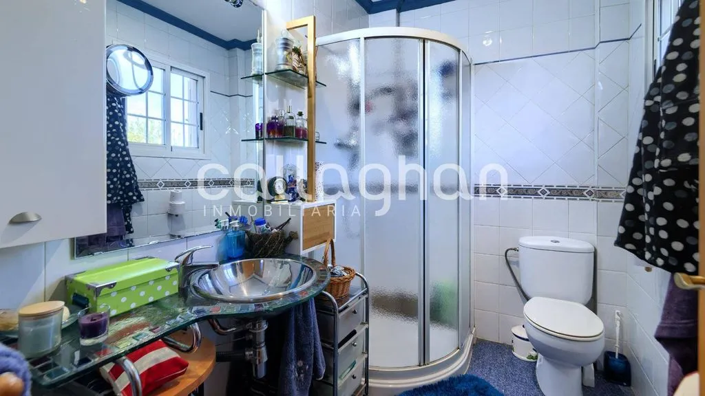 Bathrooms - Luxury Detached House with Pool in Paterna