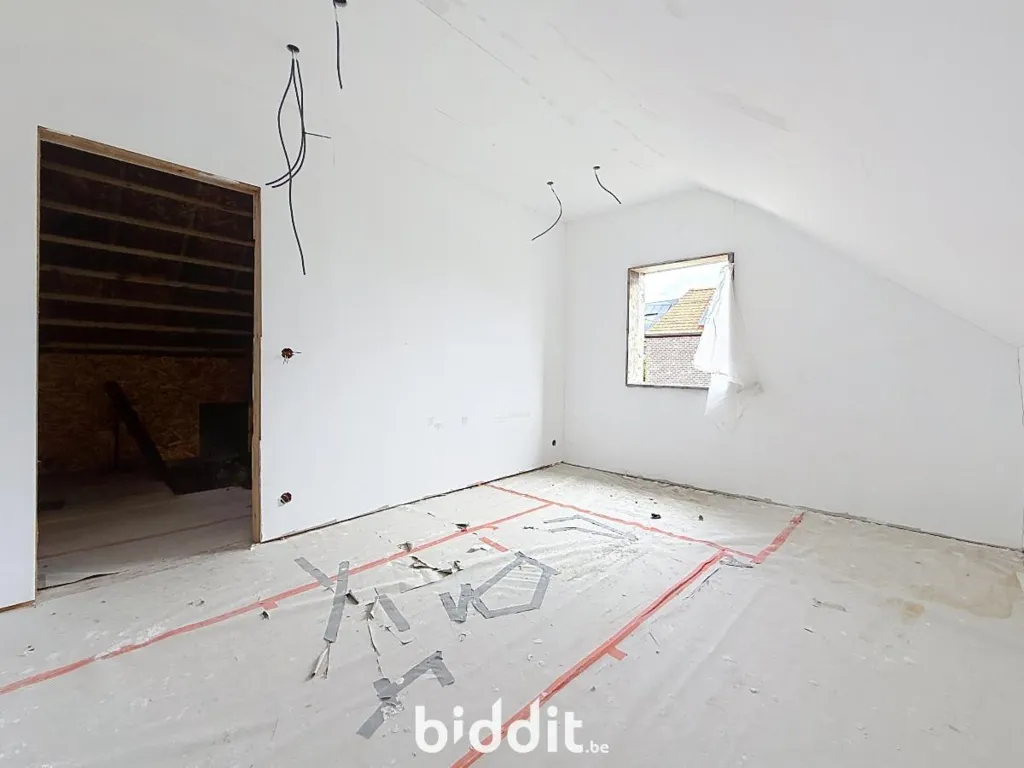 Pièces - Maison à Rénover avec Jardin dans un Environnement Rural